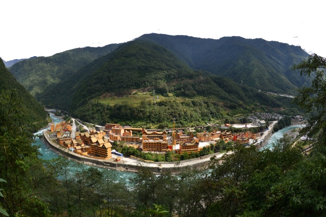 独龙江乡孔当特色旅游小集镇全貌。罗金红摄.jpg