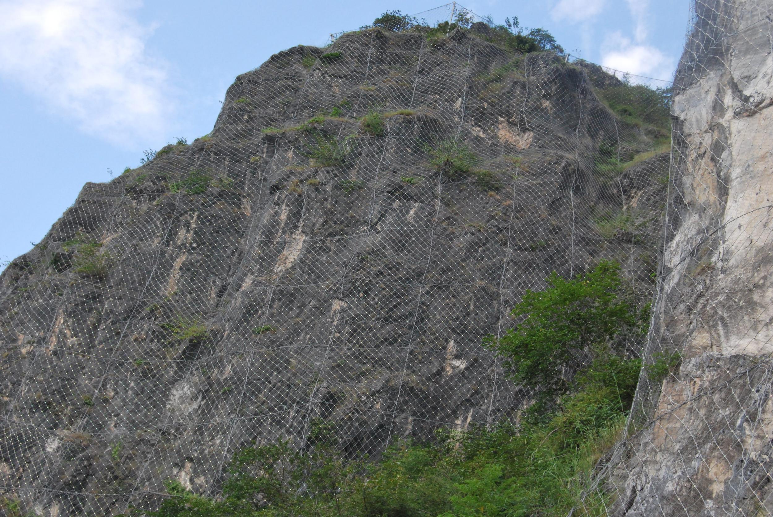 边坡地质治理与防护工程扎实推进，守护通行安全。