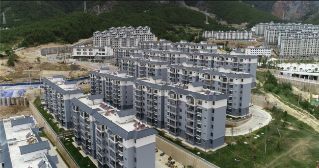 易地搬迁挪穷窝党恩惠民暖人心