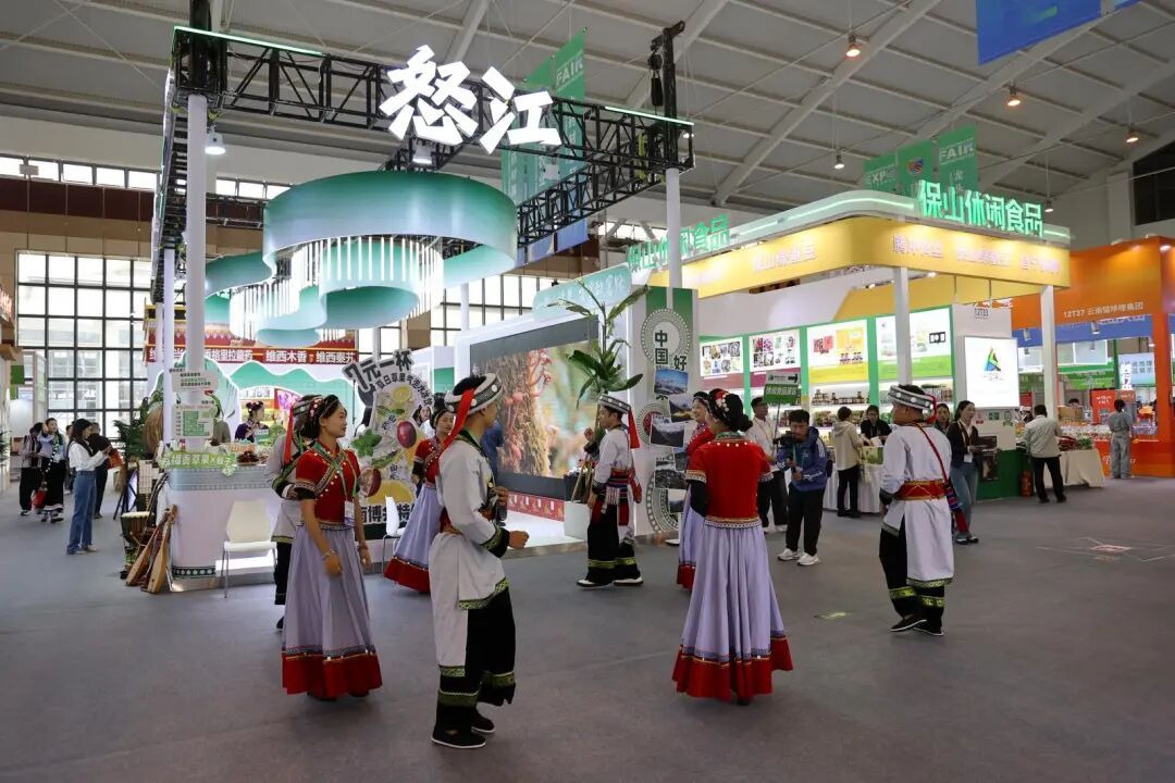 民族歌舞驻场展演。